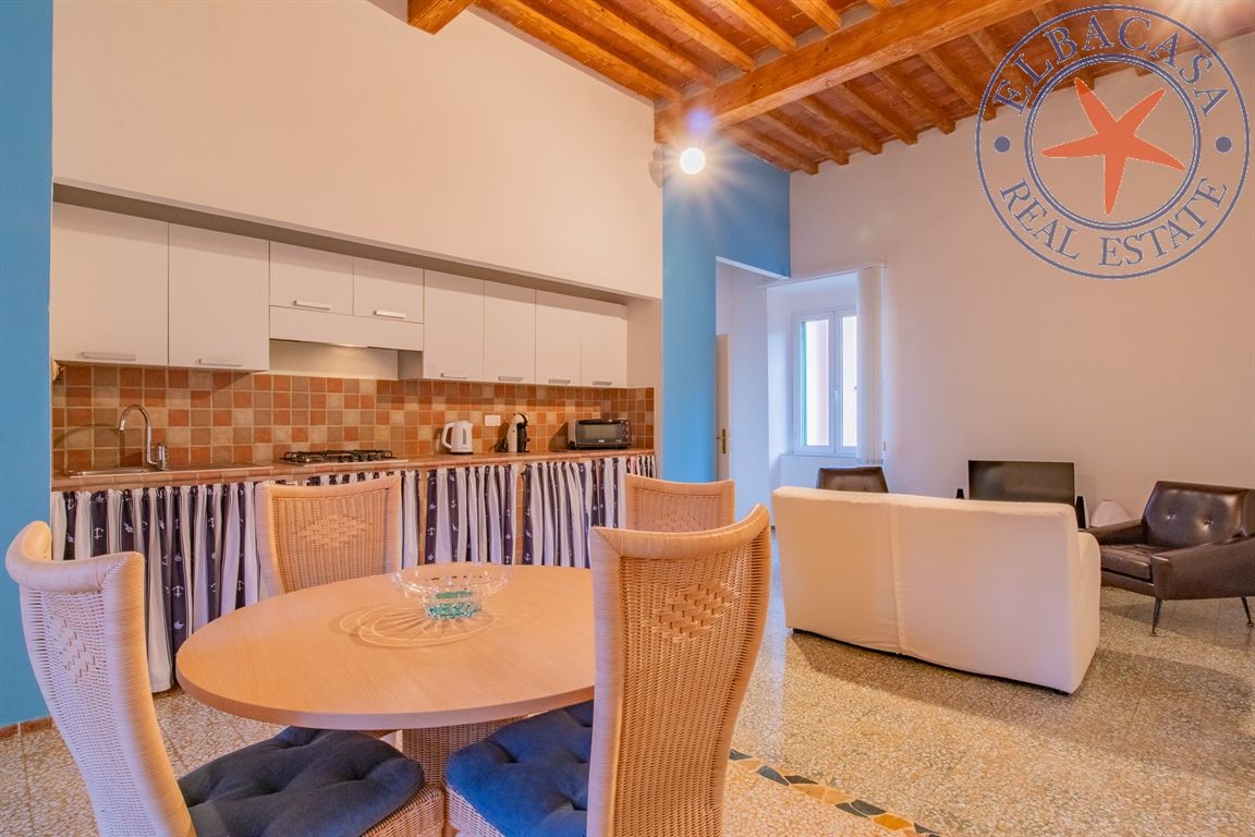 PORTO AZZURRO - ELBA - TRILOCALE AL PRIMO PIANO